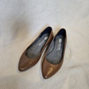 comfort plus by Predictions Women's Brown Flats